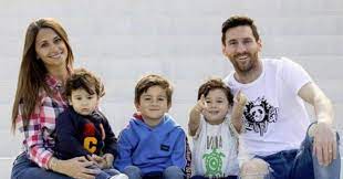 He not only let his guard down during the trip but also he was seen relived before the next season. Situacion Cambio Artificial Mateo Messi Demon Play Estimular Como Eso