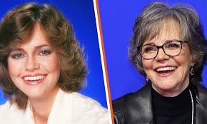 Breaking News🚨:Sally Field, 76, has refused to apologize for her grey hair  and has remained committed to not having plastic surgery. As she fights  ageism in Hollywood, this timeless actress has some