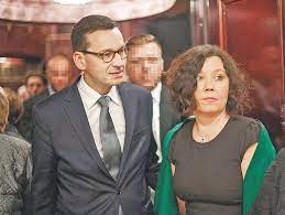 Polska gospodarka w cieniu pandemii w. Premier Morawiecki Zabral Zone Iwone Na Dziady Zobacz Super Express Wiadomosci Polityka Sport