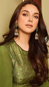 Aditi Rao's Instagram, Twitter & Facebook