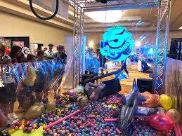 Rent our claw machine and watch the crowded lines up. Hire Giant Human Claw Machine Interactive Event Entertainment Texas Usa