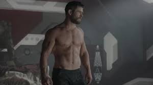 In 2011, australian actor chris hemsworth made his marvel cinematic universe debut as thor, the norse god of thunder who wields a giant hammer that only the pure of heart can handle. Fitness Coach Verrat So Hat Sich Chris Hemsworth In Thor Verwandelt