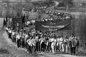 Петер шильдт, керстин тиделиус, роланд хедлунд и др. Nar Man Skjuter Arbetare Och Andrar Historien En Varld Att Vinna