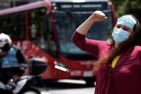 La ocupación de unidades de cuidados intensivos (uci) en bogotá llegó al 83.7% en las últimas horas y la cifra ante este panorama, representantes del gobierno y la alcaldía van a revisar las medidas. Leswo Zg7bouom