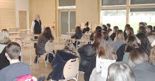 C'est devenu la base conceptuelle du droit divin du roi des rois. Romans Les Eleves Du Lycee Du Dauphine Ont Rencontre L Un Des Concepteurs De Lea Nature