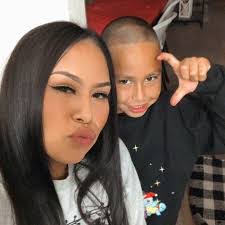 Lisa Philibert's Instagram, Twitter & Facebook