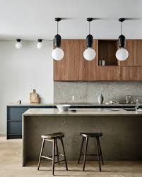 Sedangkan kompornya berada di atas meja putih panjang lengkap dengan dua kursi minimalis di sisi dalam. 10 Meja Dapur Minimalis Yang Bisa Jadi Inspirasi