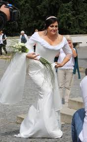 Vystudovala střední pedagogickou školu v mostě. Online Ilona Csakova Se Vdala Ahaonline Cz