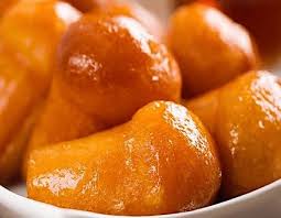 Le Baba Au Rhum Est Un Savarin Servi Imbibe D Un Sirop Au Rhum Il Serait D Origine Russo Polonaise Le M En 2020 Baba Au Rhum Recette Patisserie Facile Recette Facile