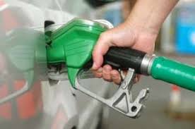 Una trentaseienne originaria della repubblica ceca ha evitato una rapina alla pompa di benzina in una maniera davvero insolita.un ladro ha fatto irruzione in una stazione di rifornimento a bratislava, in slovacchia, ed ha intimato all'impiegato di consegnargli l'incasso.il malvivente l'ha più volte minacciato di ucciderlo e dopo aver recuperato i contanti lo ha anche ripetutamente preso. Mani In Alto Questa E Una Pompa Di Benzina In Slovacchia Un Rapinatore Di 24 Anni Cronache