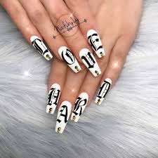 Te mostraremos algunos de los diseños de uñas más populares que harán que estas luzcan realmente bien. Unas Con Letras Cholas