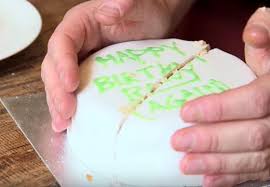 Rosie o'donnell gifted christmas cake from tom cruise. Here S How To Cut Your Christmas Cake So It Stays Fresher For Longer
