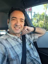 Señor les bendiga mucho a todos, espero que estén muy bien, soy Cubano y  vivo aquí en los Estados Unidos, Florida, soy soltero y no tengo hijos, me  gustaría conocer nuevas amistades