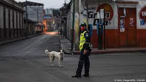 Jun 21, 2021 · se establece además toque de queda de 10 de la noche a 4 de la madrugada de lunes a domingo en la provincia de herrera, pero se exceptúan ocú y los pozos. Guatemala Bajo Toque De Queda Total Para Detectar Focos Activos Del Virus Las Noticias Y Analisis Mas Importantes En America Latina Dw 23 05 2020