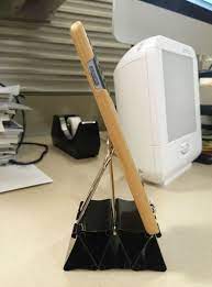 Now, clip it to the top of the arm that's sticking up. Diy Binder Clip Cell Phone Stand With Room For Usb Post Diy Phone Stand Diy Cell Phone Stand Diy Phone Holder