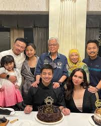 Learn how rich is he in this year and how he spends money? Sambut Birthday Dafi Ke 32 Ismail Sabri Join Nyanyi Lagu Hari Jadi