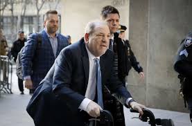 Chapman verließ ihren mann kurz nach bekanntwerden der schweren vorwürfe gegen ihn und lässt sich derzeit scheiden. Ex Hollywood Produzent Weinstein Handelt Millionen Vergleich Aus Kritik Von Opferanwalten Panorama Stuttgarter Zeitung