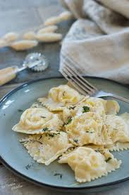 Ravioles Ricotta Citron Basilic La Cuisine D Adeline Recette En 2020 Ricotta Recette Ravioli Cuisine