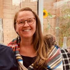 Laura Pollard's Instagram, Twitter & Facebook