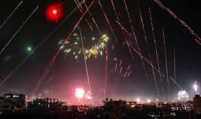 وتستمر الاحتفالات عمومًا في منتصف ليلة عيد رأس السنة في 1 يناير. Ù…ØµØ¯Ø± ÙŠÙˆØ¶Ø­ ÙƒÙŠÙ Ø³ØªÙƒÙˆÙ† Ø§Ù„ÙƒÙ‡Ø±Ø¨Ø§Ø¡ Ù„ÙŠÙ„Ø© Ø±Ø£Ø³ Ø§Ù„Ø³Ù†Ø© Ø³Ù†Ø§Ùƒ Ø³ÙˆØ±ÙŠ