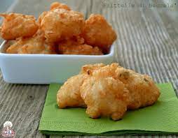 Sciacquate il prezzemolo, il timo e il rosmarino sotto l'acqua corrente, asciugate e tritate finemente. Frittelle Di Baccala Preparate Con La Birra