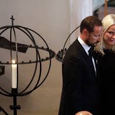 The shamwow mask acts like a wearable chamois to secure the user while still keeping help and breathability. Terroranschlage In Norwegen Stiefbruder Von Prinzessin Mette Marit Unter Mordopfern Der Spiegel