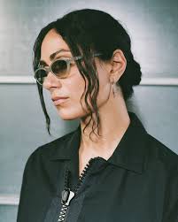 𝒱𝑒𝓇𝒶 Ⓐ 𝟤𝟥𝟣𝟨 𝟢𝟣 𝟩𝟪 sunglasses in black acetate with yellow  lenses from our Fall 2023 Essentials Collection, available now.