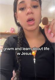 Tessa Hamm's Instagram, Twitter & Facebook