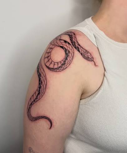 🐍 snake shoulder piece for Kasey 🐍 thanks for the trust on this one!!🔥 DM for all bookings & enquiries #snaketattoo #shouldertattoo #tattoomelbourne #melbournetattoo #fineline