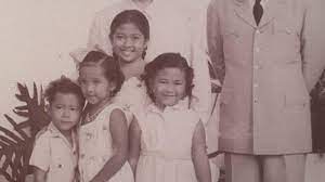 Adik dari ketua umum pdip megawati soekarnoputri tersebut tercatat sebagai wakil ketua dewan pembina partai gerindra dan berada langsung di bawah posisi ketua umum prabowo subianto sejak. Identik Dengan Rambut Pendek Saat Dewasa Gadis Kecil Ini Jadi Orang Nomor 1 Di Indonesia Tribunnews Com Mobile