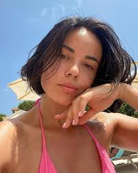 Ce 24 mars elle a publié une photo torride sur instagram. Cette Discrimination Dont Est Victime Agathe Auproux Malgre Sa Remission Du Cancer People 7sur7 Be
