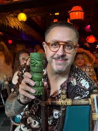 So much fun at the Mai Kai tonight. It's just… beyond words. I think I  filmed enough for a video, but I'll be back soon to do a comprehensive  multi part episode