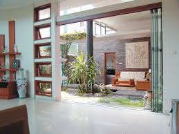 Taman dalam rumah dengan lahan sempit. 20 Desain Taman Mungil Dalam Rumah Minimalis Dewi Baybas