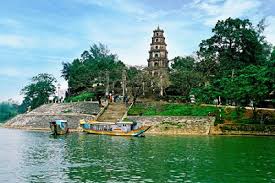 Image result for thang ba hoa Hue va ao tim images