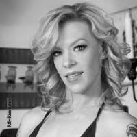 Jen Isham's Instagram, Twitter & Facebook