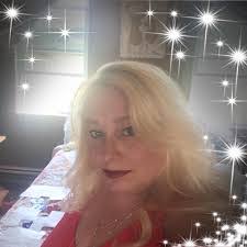 Serena Dowling's Instagram, Twitter & Facebook