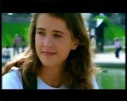 Joséphine aide un jeune homme au cœur d'un conflit familial. Marie Moute Actresses Bellazon