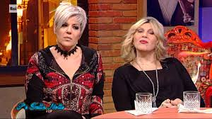 Manuela villa è una delle cantanti e personaggi tv più amati e conosciuti della televisione italiana. S E Fatta Notte S2018 19 Nadia Rinaldi E Manuela Villa Video Raiplay