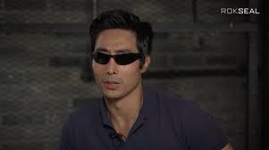 현역 시절 국군과 미군의 여러 특수부대 훈련과정을 우수한 성적으로 수료했고, 다수의 해외파병 과 군사작전 참여로 여러 실전 경험을 보유한 군인이었다. ê°€ì§œì‚¬ë‚˜ì´ ì´ê·¼ ëŒ€ìœ„ ë¹šíˆ¬ ë…¼ëž€ 200ë§Œì› ì•ˆ ê°šê³  ì¹œêµ¬ ëŠì—ˆë‹¤ì „ë¬¸ í•œê²½ë‹·ì»´