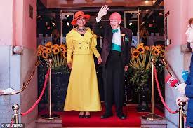 The public subsidiary isn't valued separately to avoid double counting. Businessman And Billionaire Olav Thon 95 Poses After Wedding In Oslo Daily Mail Online