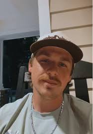 Luke Combs Sings at Hunting Camp