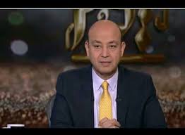 وكان الإعلامي عمرو أديب شن هجوما عنيفا على رمضان بعد رد فعله على حكم ضده بدفع 6 ملايين جنيه تعويضا للطيار أشرف أبو اليسر، حيث ظهر وهو يلقي أموالا في حمام السباحة. Ø¹Ù…Ø±Ùˆ Ø£Ø¯ÙŠØ¨ ÙŠØ·Ø§Ù„Ø¨ Ù…Ø³Ø­Ø§Øª ÙÙŠØ±ÙˆØ³ ÙƒÙˆØ±ÙˆÙ†Ø§ Ø¨Ù…Ù‚Ø§Ø¨Ù„ Ù…Ø§Ø¯ÙŠ