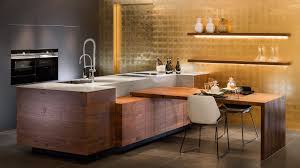 Kuche Mit Integriertem Tisch Haus Design Ideen In 2020 Moderne Kuche Kucheninsel Tisch Trends Kuchen