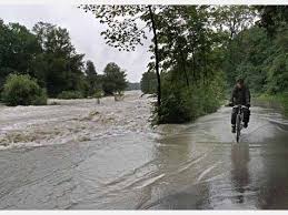 Hochwasser An Der Isar In Munchen Hochwasser Munchen Wasser