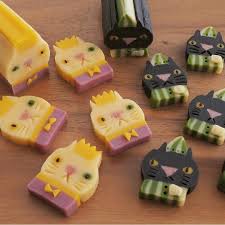 黒猫のオレオと 白猫のバニラ バニラ ふてぶてしい顔してる 笑 クッキーアート アイスボックスクッキー アイスボックスクッキーアート 焼く前アイスボックスクッキー 料理教室 レッスン おやつ おうちおやつ 焼く前 金太郎飴クッキー オレオ