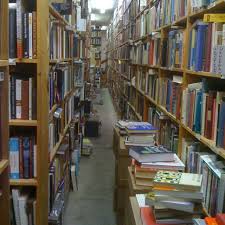 Used Book Store On Dickson I Could Move In That Place Bookstore Used Books Books