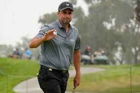 Henley was signing balls for fans after his second round when he realized. Pgqyhcmmnnfwxm