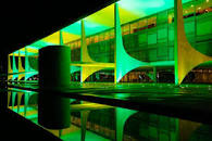 Palácio do Planalto iluminado de verde e amarelo — Biblioteca