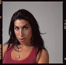 You supposed to be the man not pale in comparison to who you… Nadirah On Twitter A Very Rare Video Of Amy Winehouse Performing Stronger Than Me Amazing