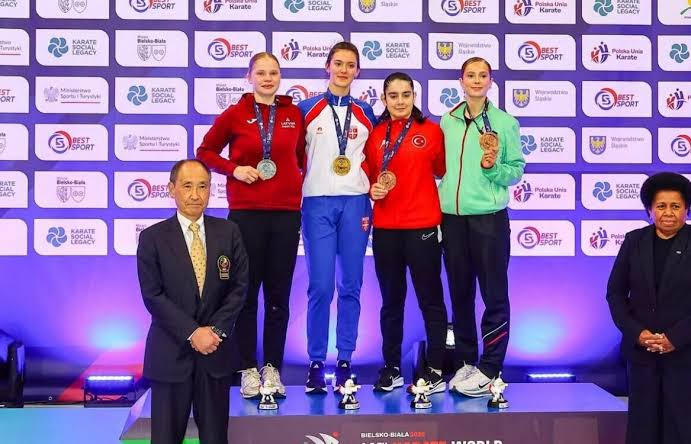 Latvijas jaunās karatistes pasaules čempionātā izcīna sudrabu un bronzu | tv3.lv